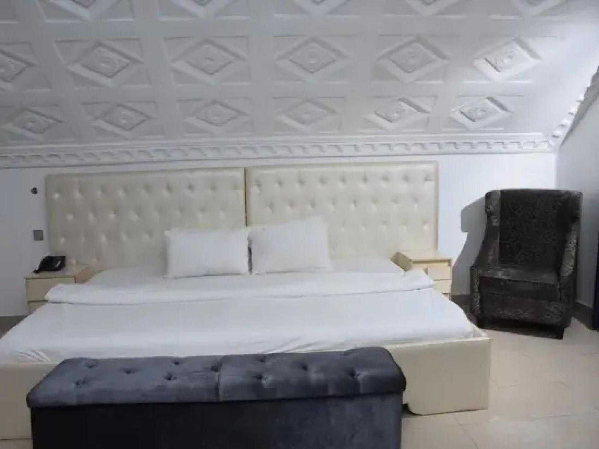Room In Lodge - Ambience Hotels Abujahome For Leisure And Business Travellers Экстерьер фото